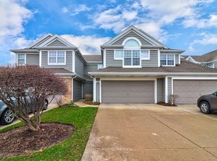 295 Woodstone Cir, Buffalo Grove, IL 60089
