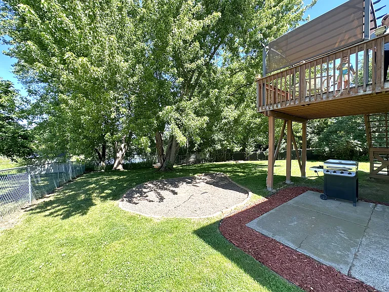 656 Joes Lake Rd SE — Photo 2