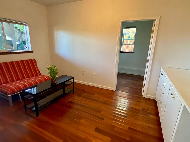 Tulip Ave — Photo 5
