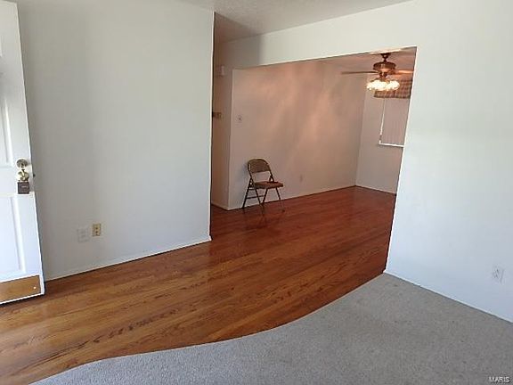 4th image of 970 Claver Ln