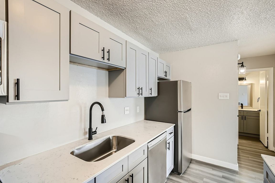 3236 N Galloway Ave 519 - Web Quality - 009 - 10 Kitchen