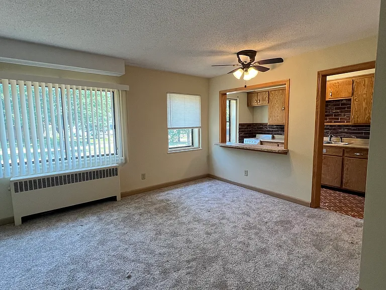 905 Kilian Blvd SE — Photo 1