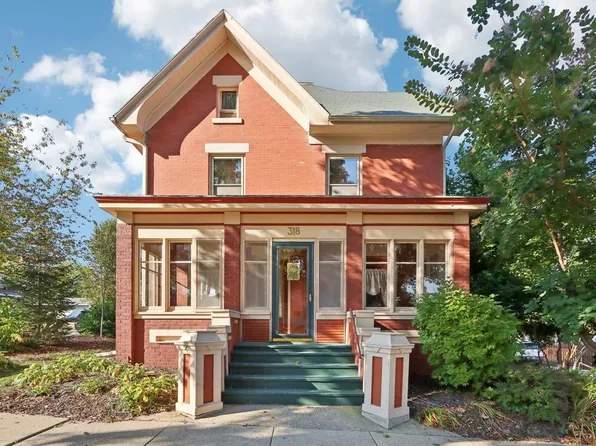 318 10th Avenue, New Glarus, WI 53574