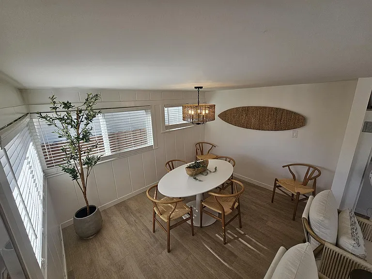 411 Mindoro St — Photo 2