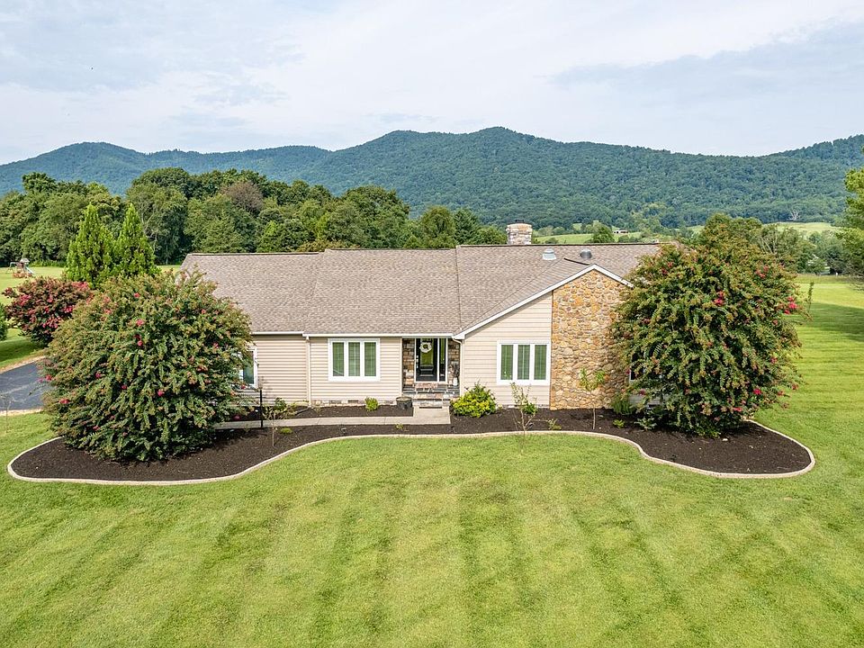 1st image of 204 Meadowridge Dr