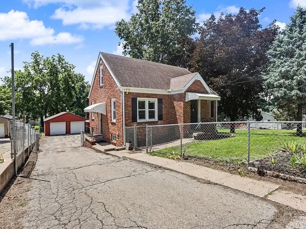 3225 Mahaska Ave, Des Moines, IA 50317