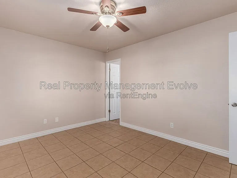 5438 S 46th Pl — Photo 25