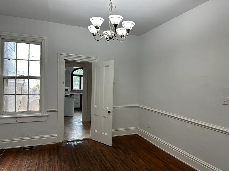 105 S Pine St — Photo 32