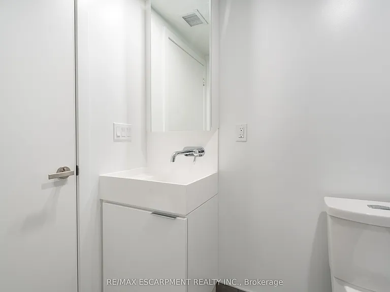 370 Martha St #309 — Photo 14