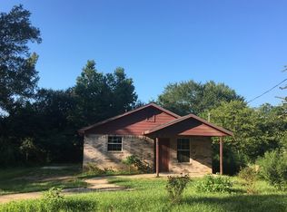 310 E Walnut St, Huntington, TX 75949