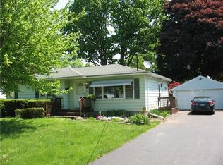 16 Appian Dr, Rochester, NY 14606