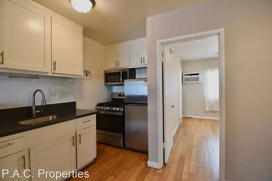 10645 Valley Spring Ln — Photo 3