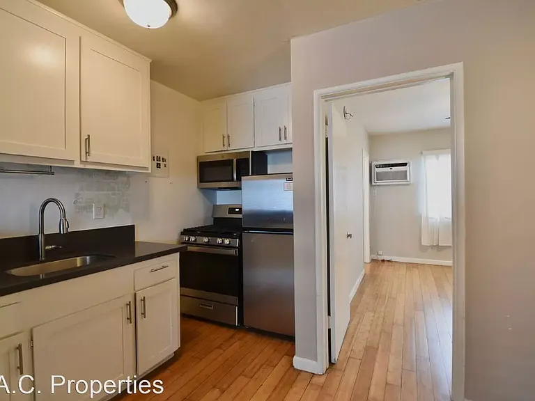 10645 Valley Spring Ln — Photo 3