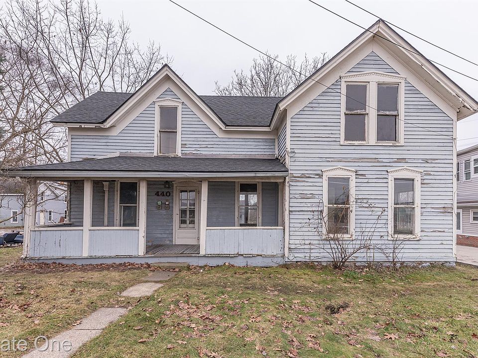 1st image of 440 E Lake St