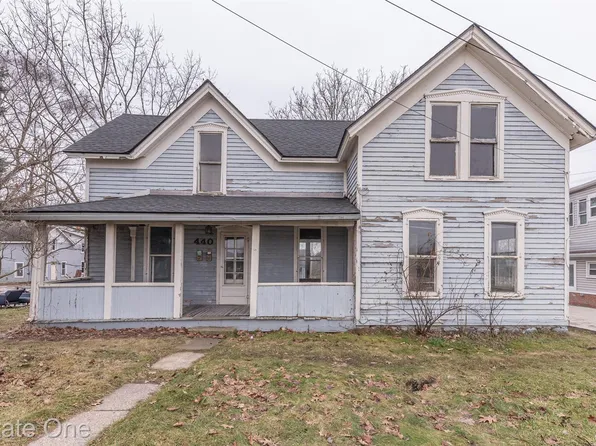 440 E Lake St, South Lyon, MI 48178