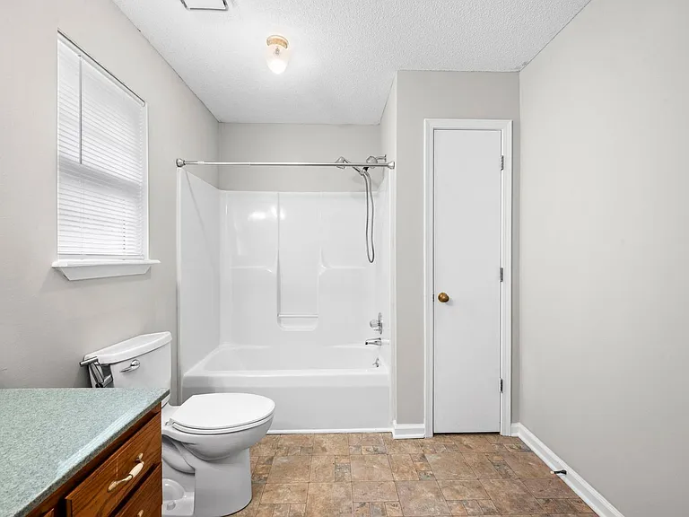 409 Kelsey Dr — Photo 18