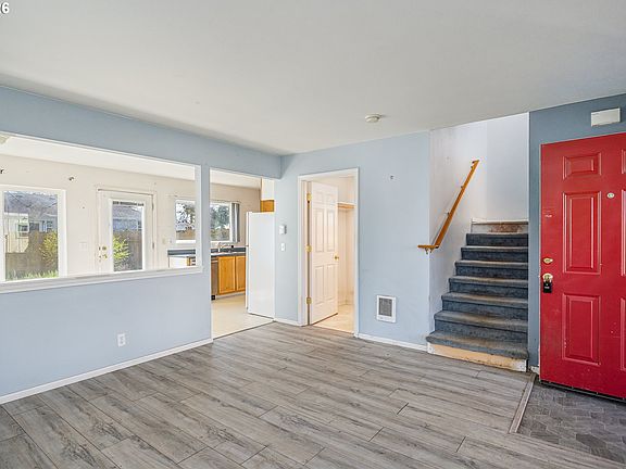 3rd image of 207 35th St