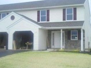 576 Daisy Dr, New Holland, PA 17557