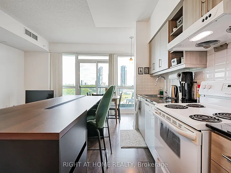160 Vanderhoof Ave #1018 — Photo 11