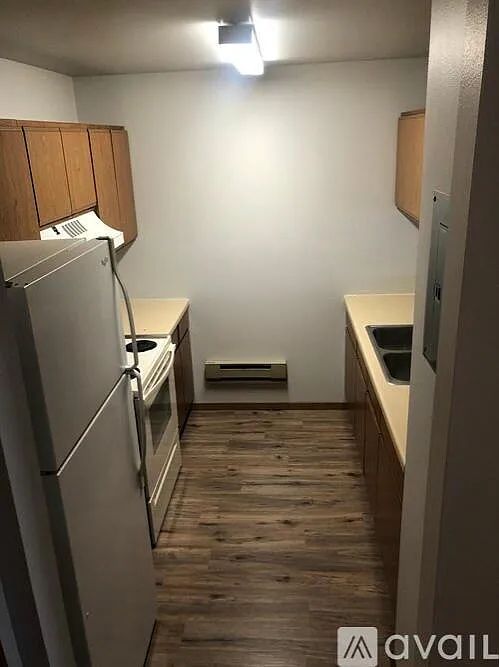 521 Lincoln Street - 204 — Photo 2