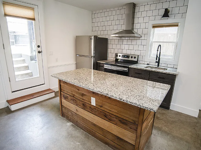 505 N Cameron St — Photo 6