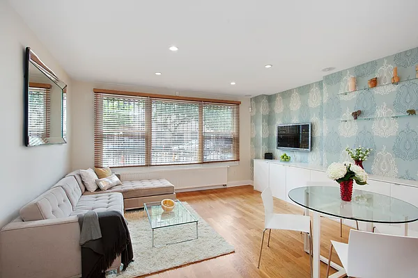 Sold by DALAZAR | media 1
