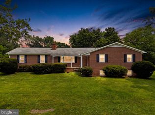 3 S Hughes St, Hamilton, VA 20158