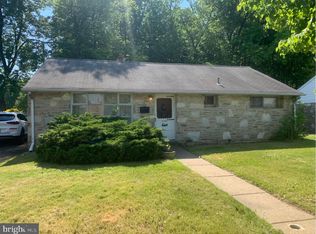 2505 Woodlawn Dr, Bristol, PA