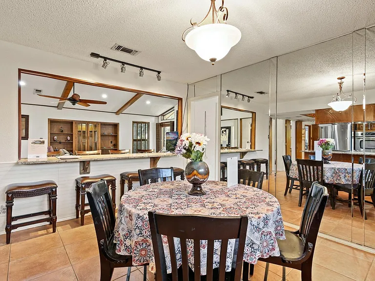 847 Middle Run Ct — Photo 45