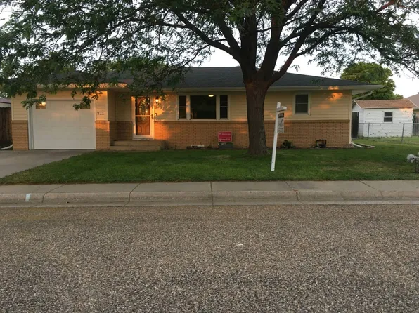 711 College Ave, Goodland, KS 67735