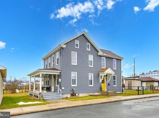 114 N Market Ave, Mount Joy, PA 17552