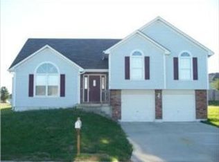 710 NW Albatross Dr, Grain Valley, MO 64029