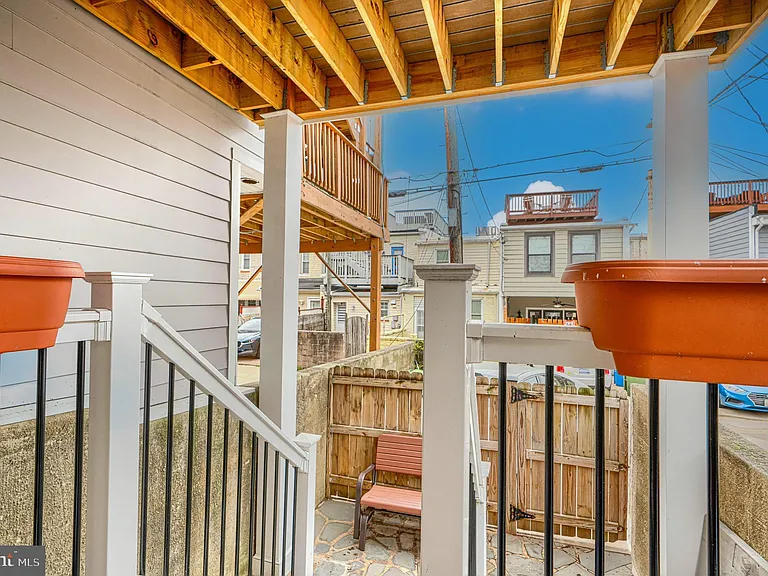 600 S Robinson St — Photo 32