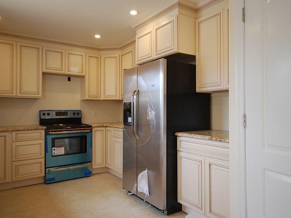 2nd image of 564 Center Dyre Ave