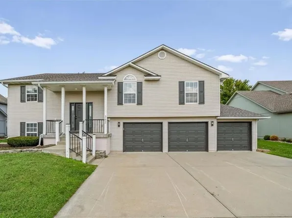 362 SW Chatham Pl, Lees Summit, MO 64082