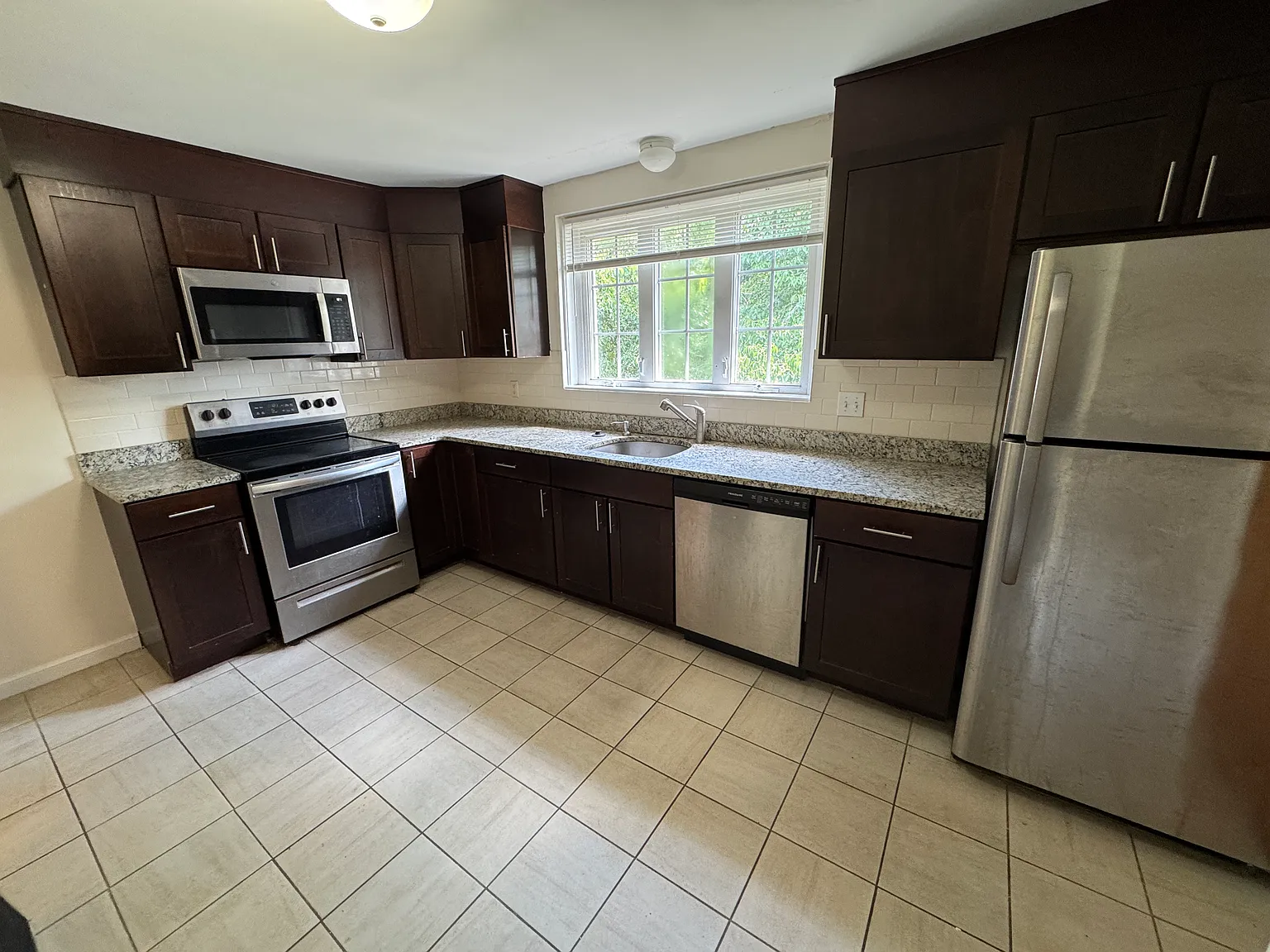 3 bed, $4,400 — Photo 4