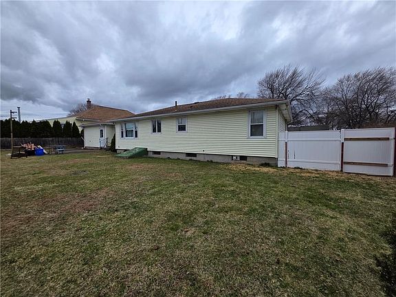 3rd image of 148 Wayland Ave