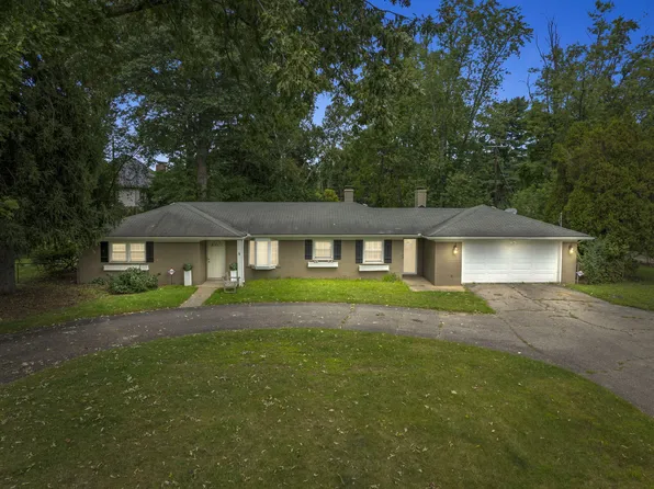 21540 W Forteen Mile Rd, Bloomfield Hills, MI 48301