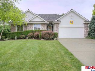 1204 Cork Dr, Papillion, NE 68046