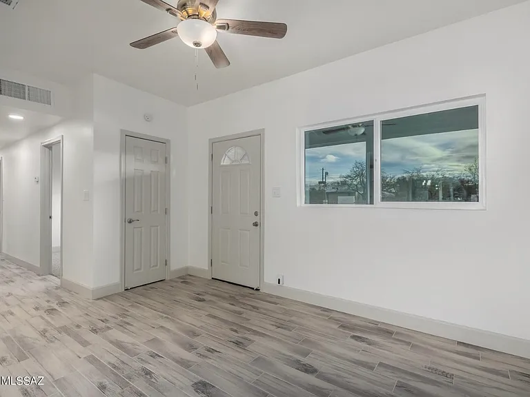 6824 S Burcham Ave — Photo 9