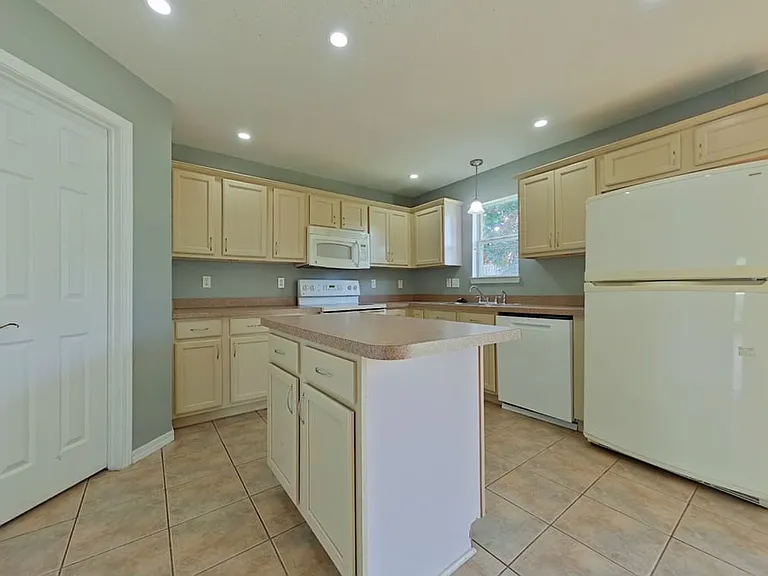 219 Limestone Cir — Photo 7