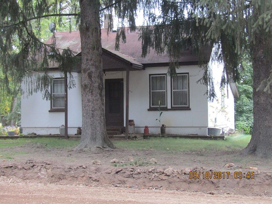 1st image of 645 2nd St SE