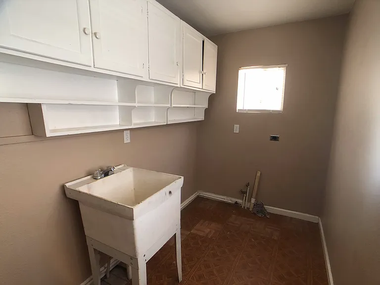 441 Hazelton St — Photo 11