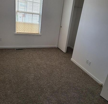 4th image of 192 N Grove St #1