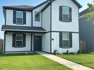 4825 W Triangle St, Fayetteville, AR 72704