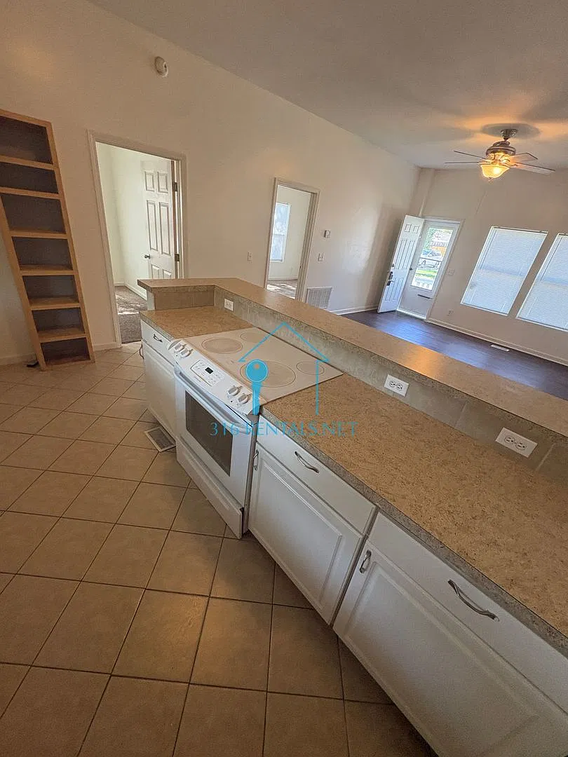 616 N Edwards Ave — Photo 4