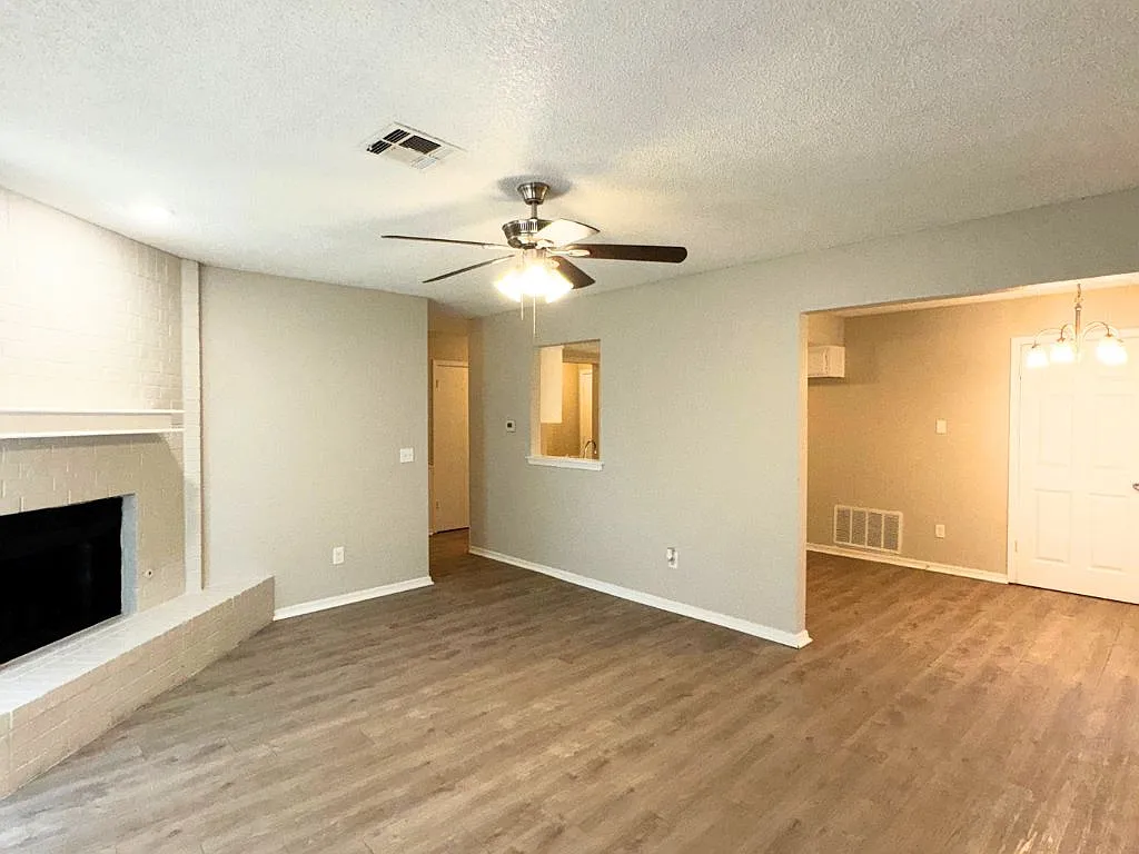 8741 Hillridge Dr. Oklahoma City K 73141 — Photo 4