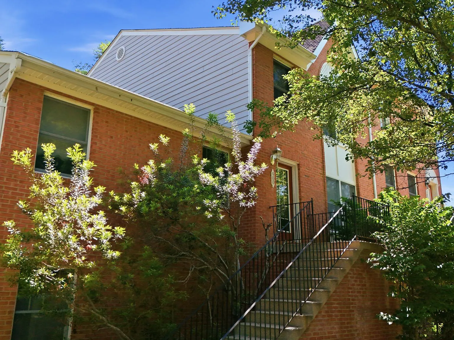 3 bed, 4.0 bath, 2778 sqft, $3,100 — Photo 4