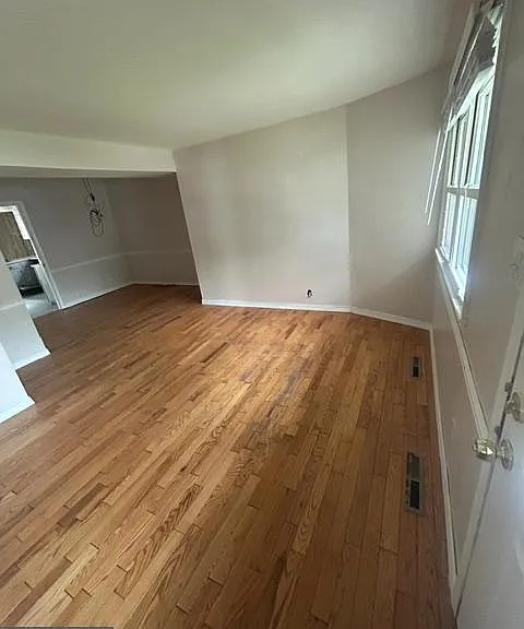 442 Buttonwood Ave #DOWNSTAIRS — Photo 7