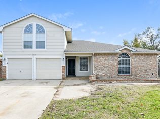 8804 Crestbrook Dr, Fort Worth, TX 76179
